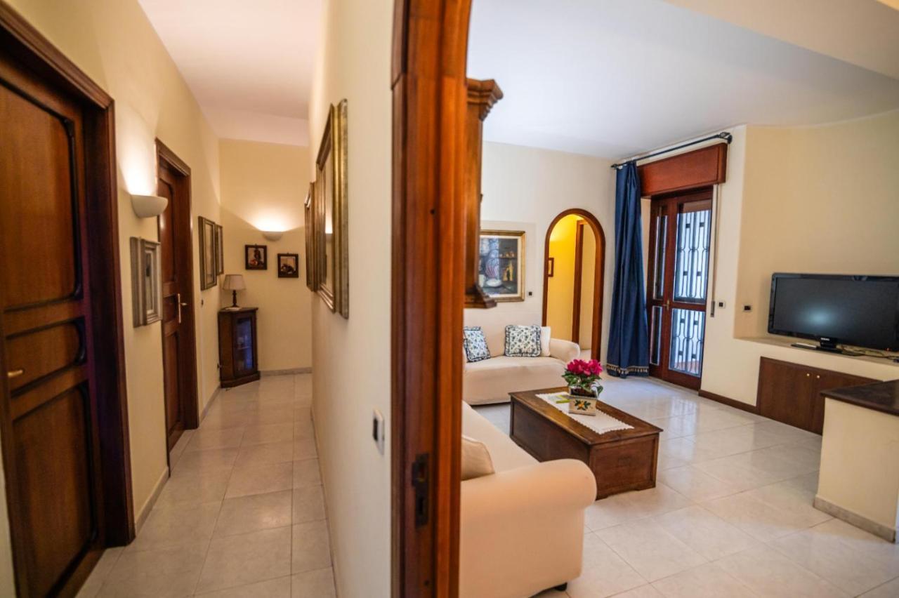 Courrier-House Apartment Aci Castello Exterior foto